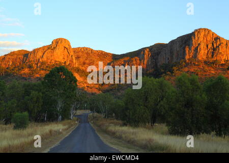 Morgen Blick auf Virgin Rock - Teil des Minerva Hills National Park in Springsure, Queensland. Stockfoto