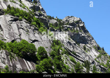 Italienische Alpen an einem Sommertag. Full-Frame Stockfoto