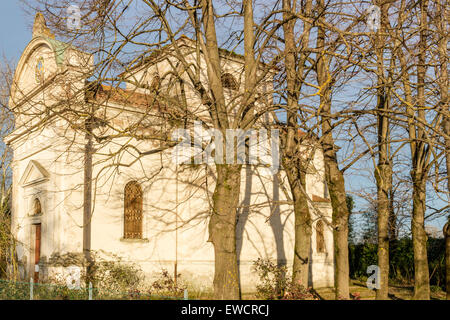 Fassade der Kirche aus dem XVII Jahrhundert, die das Oratorium "Santissima Annunziata" (Sepulcrum Gentis Piancastelli) in Fusignano, Italien Stockfoto