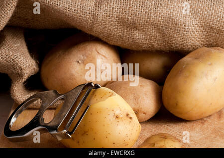 Kartoffeln außerhalb meschotschek jute Stockfoto