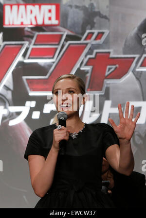 Tokio, Japan. 23. Juni 2015. US-amerikanische Schauspielerin Elizabeth Olsen während eine Premierenveranstaltung für ihren neuen Film spricht "The Avengers: Age of Ultron" in Tokio, Japan, 23. Juni 2015. Der Film wird für die Öffentlichkeit vom 4. Juli in Japan gezeigt. Bildnachweis: Stringer/Xinhua/Alamy Live-Nachrichten Stockfoto