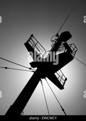 Silhouette der Mast des Schiffes. Stockfoto