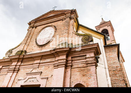 Fassade des XVIII Jahrhunderts Kirche, die Kirche von Pius Wahlrecht in Cotignola, Italien Stockfoto