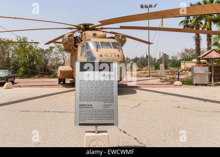 HATZERIM, ISRAEL - 27. April 2015: Israelische Luftwaffe Sikorsky CH-53 Transporthubschrauber auf dem Display in der israelischen Luftwaffe-Mus Stockfoto
