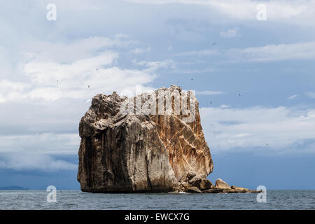 Ein Blick auf die berühmte Hexe Rock, Heimat der einige unglaubliche Surf, befindet sich in der Nähe von Tamarindo, Costa Rica. Stockfoto