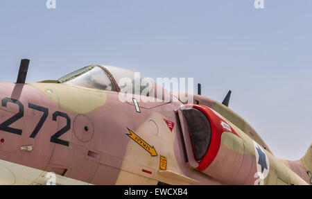 HATZERIM, ISRAEL - 27. April 2015: Douglas Skyhawk A - 4 H - Träger-fähigen Schlachtflugzeuge Einzelsitz entwickelt für die United S Stockfoto