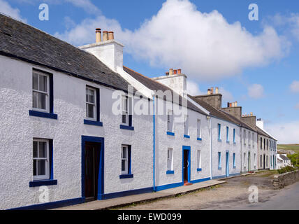 Reihe von traditionellen alten weißen Reihenhäusern entlang der Hauptstraße in Port Charlotte Isle of Islay Inneren Hebriden Scotland UK Stockfoto