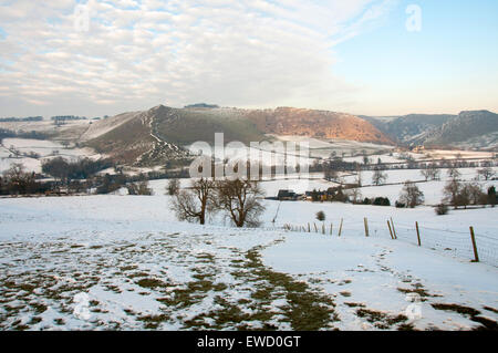 Verschneite Landschaft rund um Ilam im Peak District, Derbyshire England UK Stockfoto