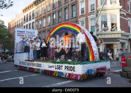 LGBT, Gay Pride Parade, die jährlich, auf der 5th Avenue in Park Slope, Brooklyn, NY stattfindet. Stockfoto