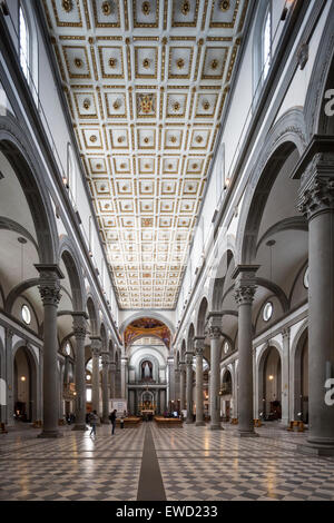 Kirchenschiff, Basilica di San Lorenzo (Basilica of St. Lawrence), Florenz, Italien Stockfoto