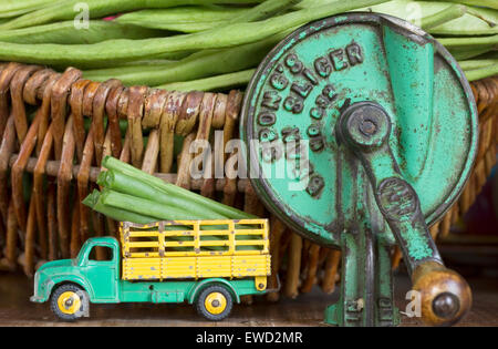 Dinky Farm LKW bringt geschnittene Bohnen auf den Markt Stockfoto