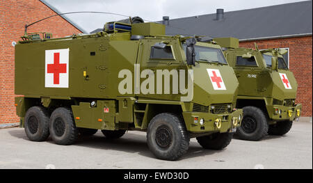 Mowag Duro geschützt geländegängigen taktische Fahrzeug in 6 × 6-Konfiguration als eine militärische Krankenwagen der dänischen Armee verwendet. Stockfoto