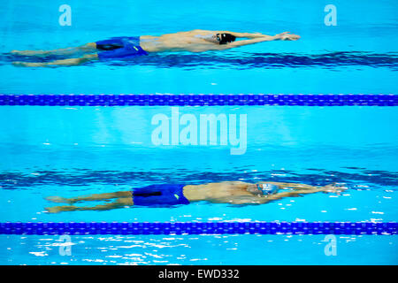 Baku, Aserbaidschan. 23. Juni 2015. Tomas Franta (siehe unten) der Tschechischen Republik tritt im Herren 100m Rücken schwimmen Halbfinale in Baku 2015 1. European Games in Baku, Aserbaidschan, 23. Juni 2015. © David Tanecek/CTK Foto/Alamy Live-Nachrichten Stockfoto