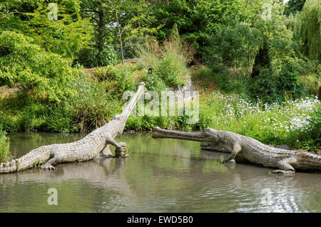 Crystal Palace Park, Skulpturen von Dinosauriern, London England Vereinigtes Königreich Großbritannien Stockfoto