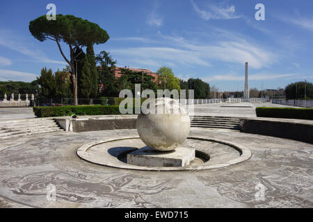 Brunnen der Kugel, Stadio dei Marmi Sportstadion, erbaut in den 1920er Jahren Foro Italico, Rom Italien Stockfoto