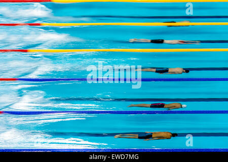 Baku, Aserbaidschan. 23. Juni 2015. Männer die schwimmen an der Baku 2015 1. European Games in Baku, Aserbaidschan, 23. Juni 2015. © David Tanecek/CTK Foto/Alamy Live-Nachrichten Stockfoto