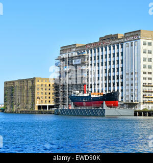 Royal Docks London Docklands wiederherstellen SS Robin Dampf coaster mit Umbau auf Spillers Millennium Mühlen Silvertown Newham Großbritannien gestartet Stockfoto