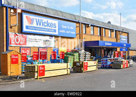 Wickes home improvement Center DIY & Handel Baustoffe store Teil von Travis Perkins Gruppe Brentwood, Essex, England, Großbritannien Stockfoto