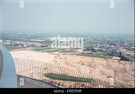 Blick von der Münchner Olympiaturm zu den Olympischen Park, Standort der Spiele im Jahr 1968. Blick vom Fernsehturm auf den Beginn der Arbeiten am Oberwiesenfeld. Stockfoto