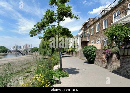 Riverside Häuser am Strand auf der grünen Chiswick West London Stockfoto