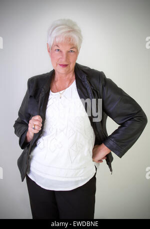 Ältere Frauen zeigen Gelassenheit und Vertrauen. Stockfoto