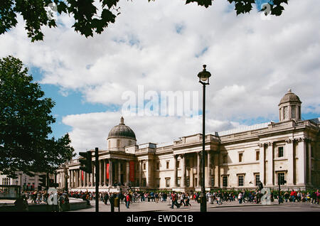 Außenansicht der National Gallery am Trafalgar Square, London, Großbritannien Stockfoto