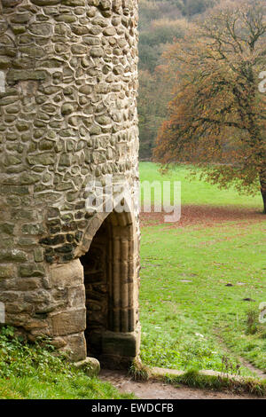 Eingang der gotischen Burg in Roundhay Park, Leeds, UK Stockfoto