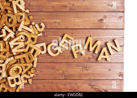 Wort Deutsch gemacht mit Holzbuchstaben Stockfoto