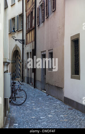 Schmale Gasse in der Altstadt von Luzern, Schweiz Stockfoto