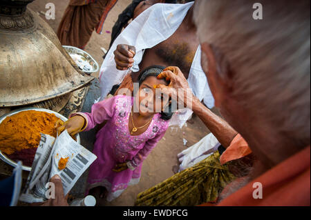 Anhänger nehmen Teil Kodungalloor Bharani Festival in Kerala, Indien. Stockfoto