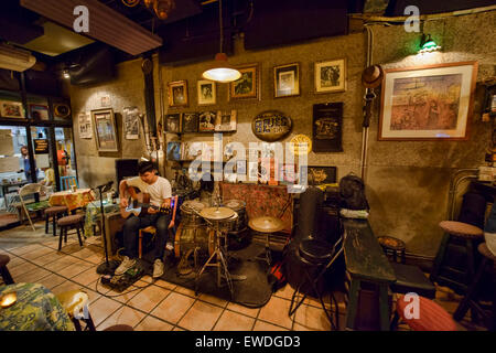 Einhalten der 13. Bar in der Nähe von Khao San Road in Bangkok, Thailand Stockfoto