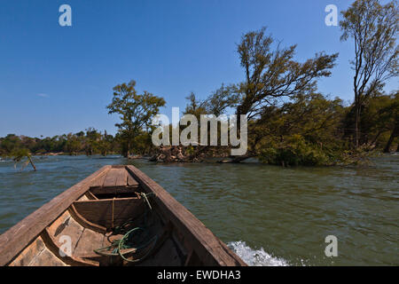 Bootsfahrt auf dem MEKONG RIVER in den 4 tausend Inseln in der Nähe (Si Phan Don) DONE KHONE ISLAND - Süd, LAOS Stockfoto