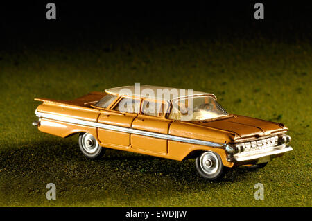 Modellauto Ford Fairlane in Studioumgebung Stockfoto