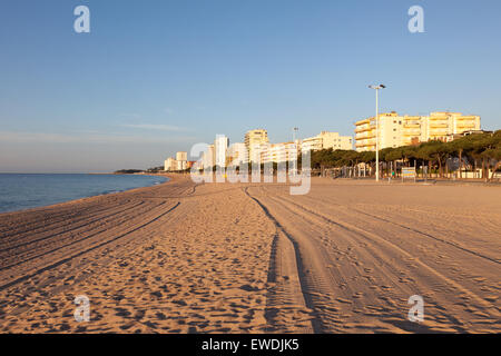 Schöner Strand in der spanischen Stadt Platja d ' Aro. Provinz Katalonien, Spanien Stockfoto