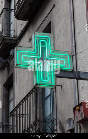 Grüne Apotheke-Zeichen oder Drogerie-symbol Stockfoto