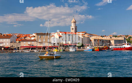 Insel Krk alte Stadt am Wasser. Insel Krk in Kroatien Stockfoto