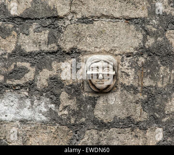 Hand geschnitzt Bath Stone Gesicht an der Wand in Walcot Straße im Bad eine der mehr als 30 grotesken auf dem Display. Stockfoto