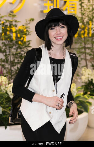 Chiba, Japan. 24. Juni 2015. Kanadischer Sänger und Songwriter Carly Rae Jepsen kommt am Narita International Airport am 24. Juni 2015, Chiba, Japan.  Dies ist ihr 8. Besuch in Japan, diesmal zur Förderung ihres neuen Albums "EMOTION", die am 24. Juni auf den japanischen Markt. Bildnachweis: Aflo Co. Ltd./Alamy Live-Nachrichten Stockfoto