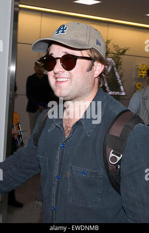 Chiba, Japan. 24. Juni 2015. US-amerikanischer Schauspieler Haley Joel Osment kommt am Narita International Airport am 24. Juni 2015, Chiba, Japan. Osment ist in Japan zur Förderung seines Films "Tusk.'' Bildnachweis: Rodrigo Reyes Marin/AFLO/Alamy Live-Nachrichten Stockfoto