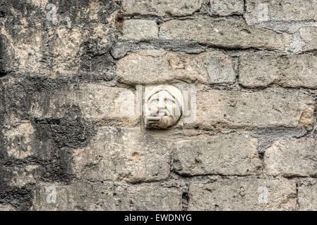 Handgeschnitzte Gesicht in Bath-Stein an der Wand in Walcot Straße im Bad eine der mehr als 30 grotesken auf dem display Stockfoto