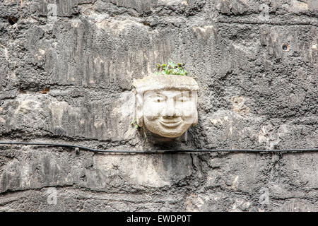 Hand geschnitzt Bath Stone Gesicht auf einer Wand in Walcot Straße Bad eines der mehr als 30 grotesken auf dem display Stockfoto