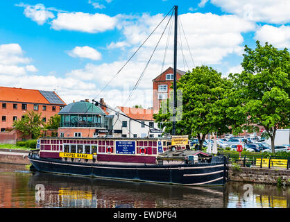 Schiff - Restaurant und Bar, Trent Bridge auf Stadtkai, Burg Newark-on-Trent, Nottinghamshire, England Stockfoto