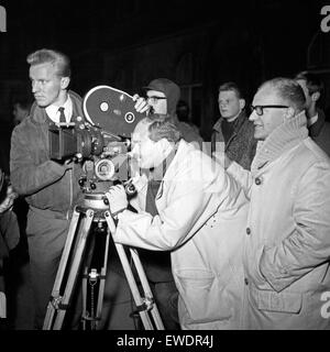 Wie in Schlechten Romanen, Fernsehfilm, Deutschland 1964, der Regisseur Claus Peter Witt (Rechts) Mit Dem Kamerateam Stockfoto