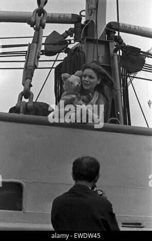 Corinne Und der Seebär, Fernsehfilm, Deutschland 1966, Regie: Thomas Engel, Monia: Marthe Keller Stockfoto