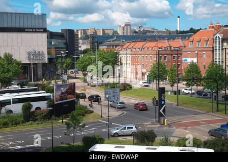 Bristol UK Cabot Circus Einkaufszentrum Mall (links) im Zentrum Stadt mit Bond Street Überschrift in die Stadt. Stockfoto