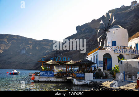 Santorin/griechische Inseln-08/2011: Santorini ist eines der beliebtesten Reiseziele für einen Urlaub in der Ägäis Stockfoto
