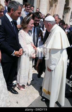 Vatikan-Stadt. 24. Juni 2015. Franziskus, Generalaudienz in Sankt Petersplatz, 24. Juni 2015 Credit: wirklich einfach Star/Alamy Live-Nachrichten Stockfoto