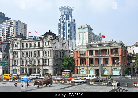 Alte historische und moderne Gebäude auf The Bund in Shanghai (Europäische Architektur) Stockfoto