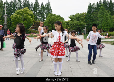 Mädchen tanzen Klasse Shanghai Botanischer Garten Xuhui District China Chinesisch