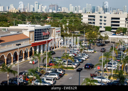 Miami Florida, SW 22nd Street, Coral Way, Luftaufnahme von oben, Winn-Supermarkt, Supermarkt, Vorderseite, Eingang Parkplatz, Parkplatz für Autos, Stadt sk Stockfoto